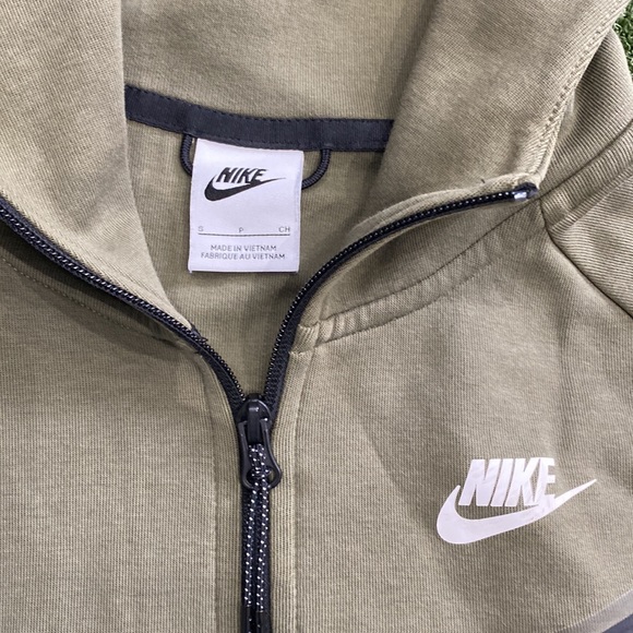 WOMEN’S NIKE TECH FLEECE - Picture 2 of 5